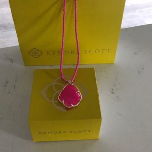 Kendra Scott necklace